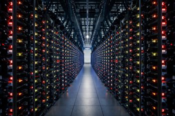 Ανάπτυξη με data centers: τι κερδίζει και τι φοβάται η Ανατολική Αττική;