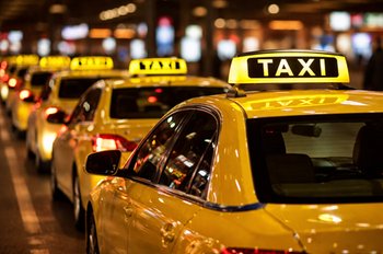 Taksówki w Artemidzie - szybkie lokalne radio taxi i transfer na lotnisko