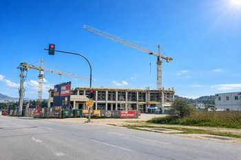 Τι χτίζεται απέναντι από το Smart Park στα Σπάτα: το νέο data center της περιοχής