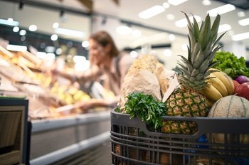 Supermarkets in Artemida: the best stores & markets