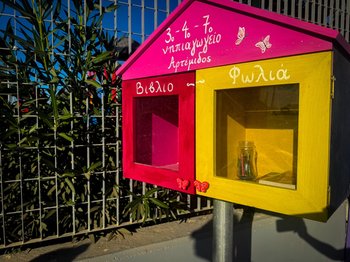 Μικρές βιβλιοθήκες, μεγάλη χαρά στην Αρτέμιδα